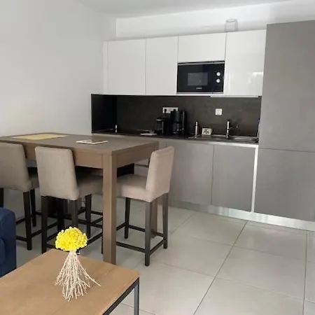 Apartment Spacieux Avec Jardin Dans De Grand Standing Avec Piscine Sanary-sur-Mer