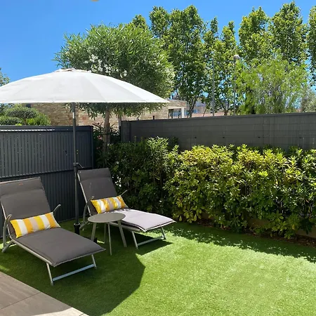 Apartment Spacieux Avec Jardin Dans De Grand Standing Avec Piscine